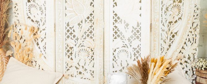 Boho Screen Backdrop Set up for a Cake Smash Photo Shoot