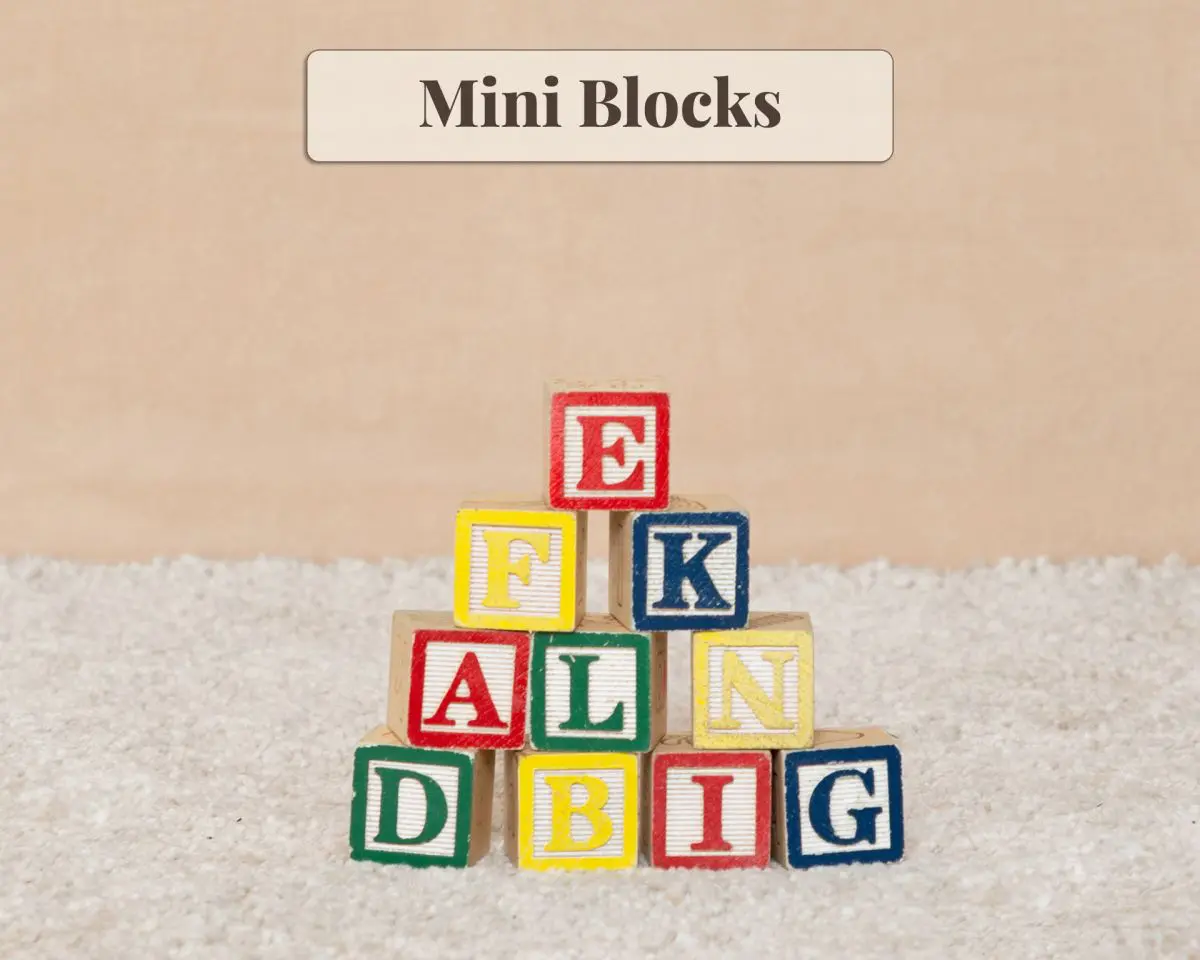 Props - Mini wood letter blocks