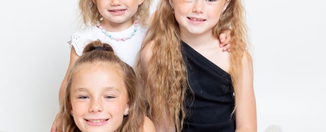 three sisters pose together at a west sussex photo shoot