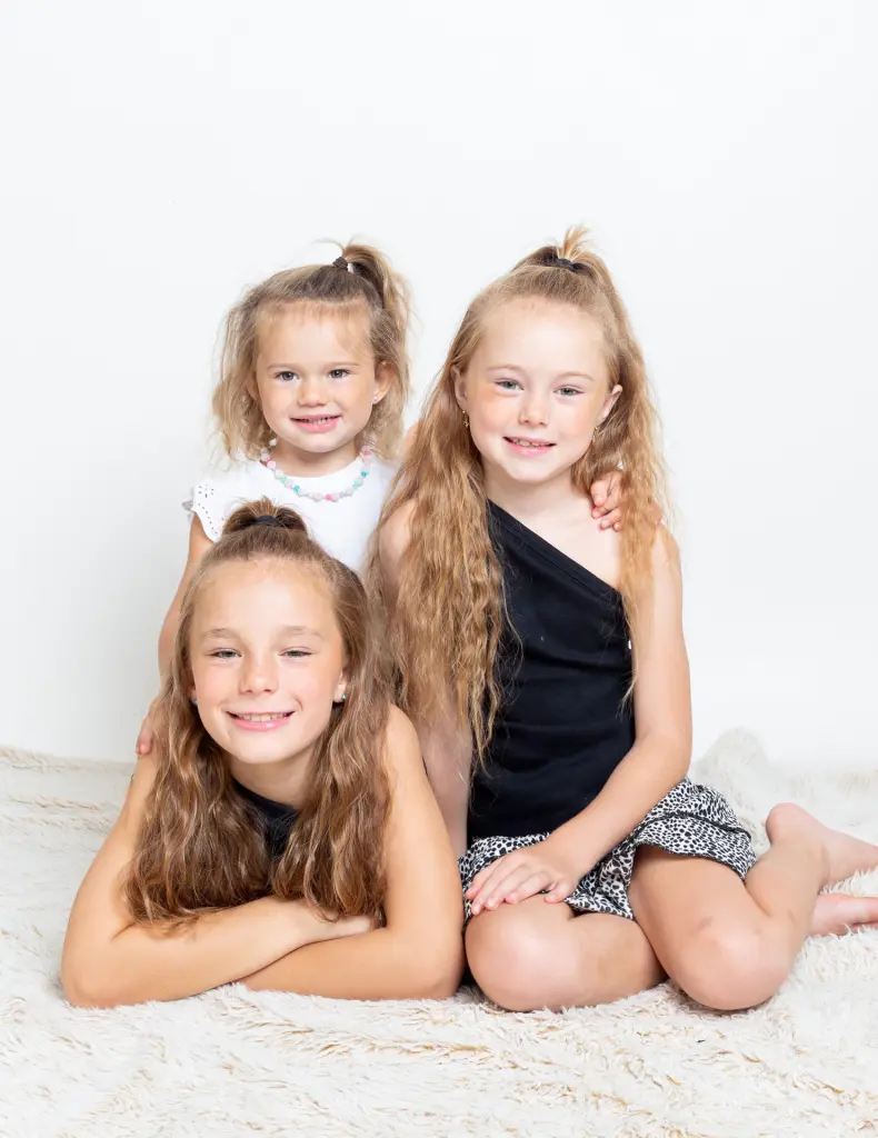three sisters pose together at a west sussex photo shoot
