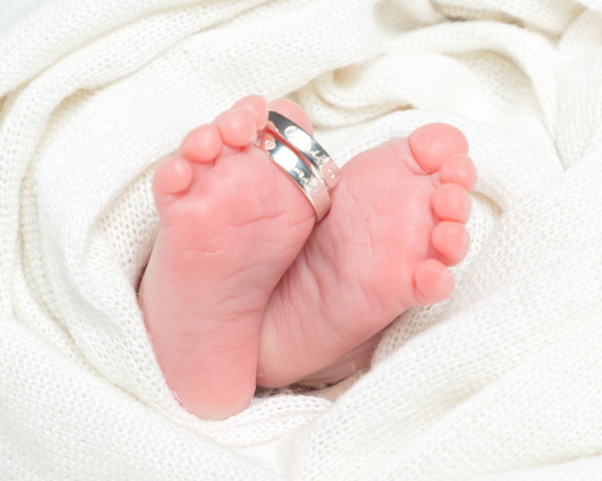 Newborn feet image in colour
