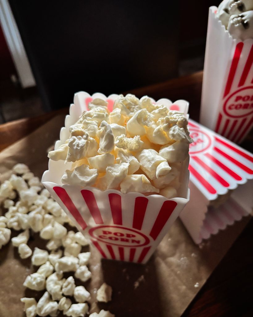 Carnevil Mini Halloween Photo Shoots Popcorn 1
