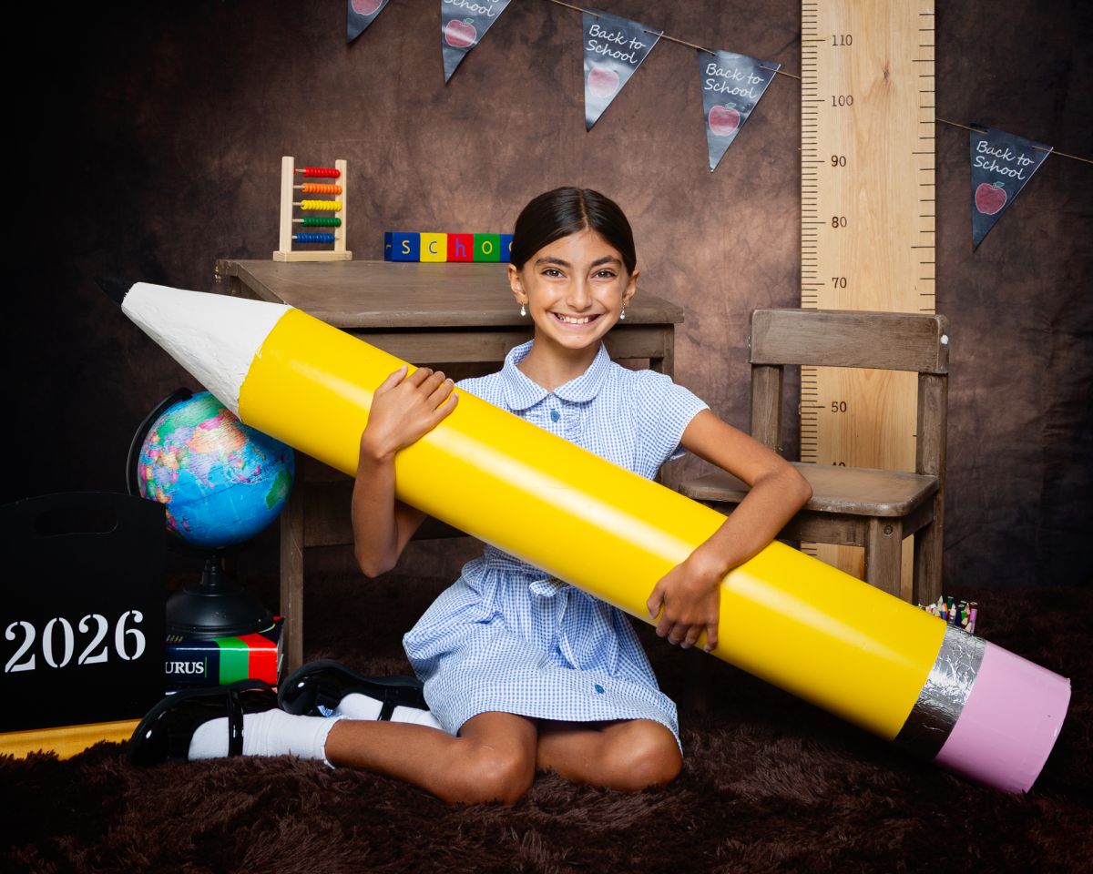 Starting School Photo Shoot Event West Sussex Crawley Down Starting School Sessions featuring a giant pencil 1